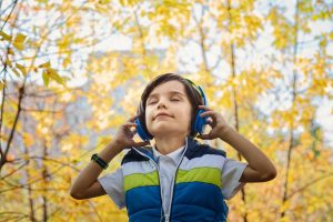 jak dbać o słuch dziecka